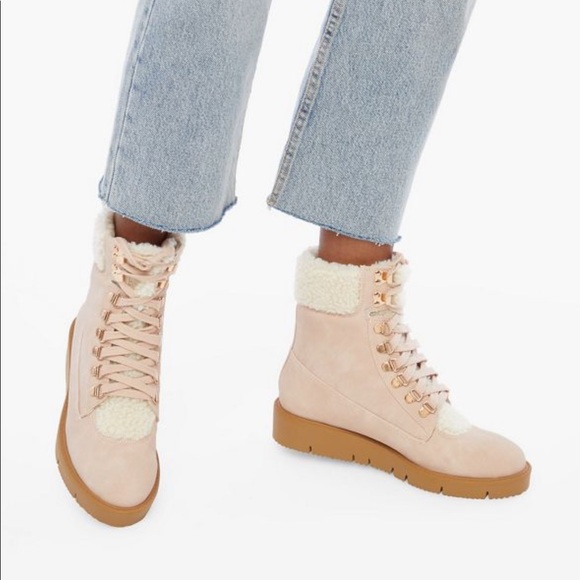 ***SOLD***🌟HOST PICK💫 NEW BABY PINK SHERPA BOOTIES ROSE GOLD HARDWARE - Picture 5 of 12